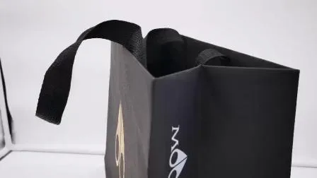 Подарочный пакет из матовой бумаги с логотипом и горячим тиснением